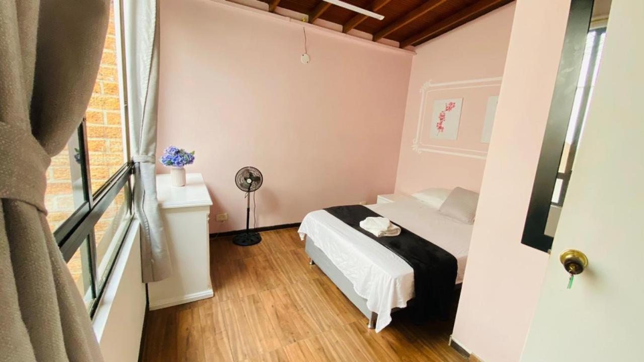Casa Encanto Laureles! Casa Premium Medellín con Parking- Estadio, Metro