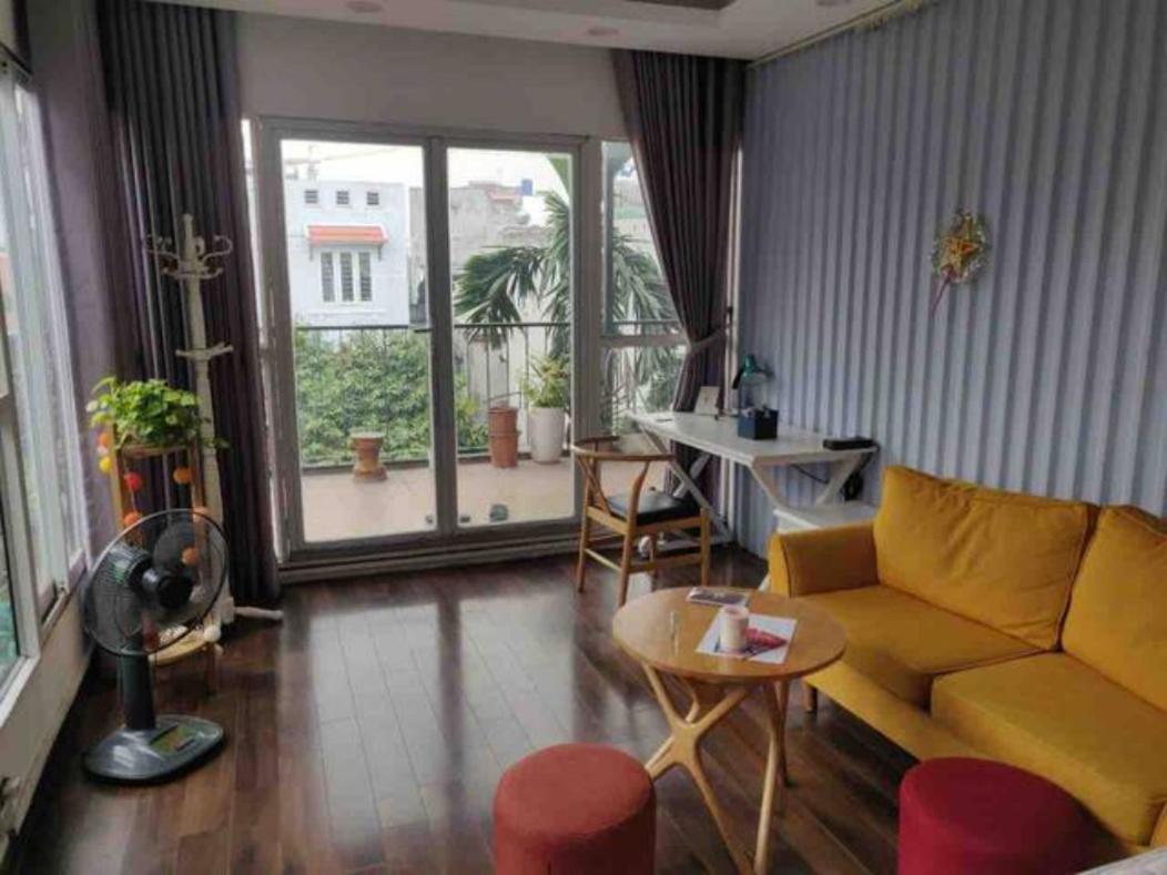 Green balcony full of natural light 97 p401