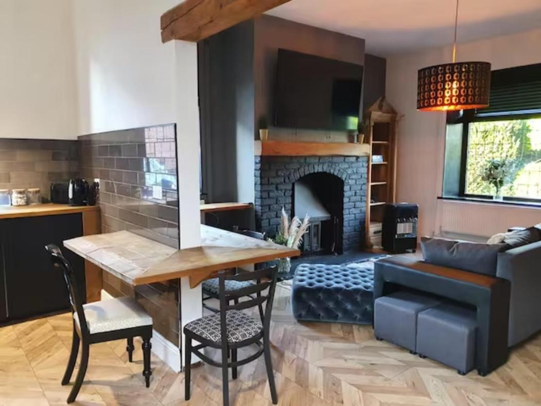 Stylish 2BR Stay in Rochdale view 3
