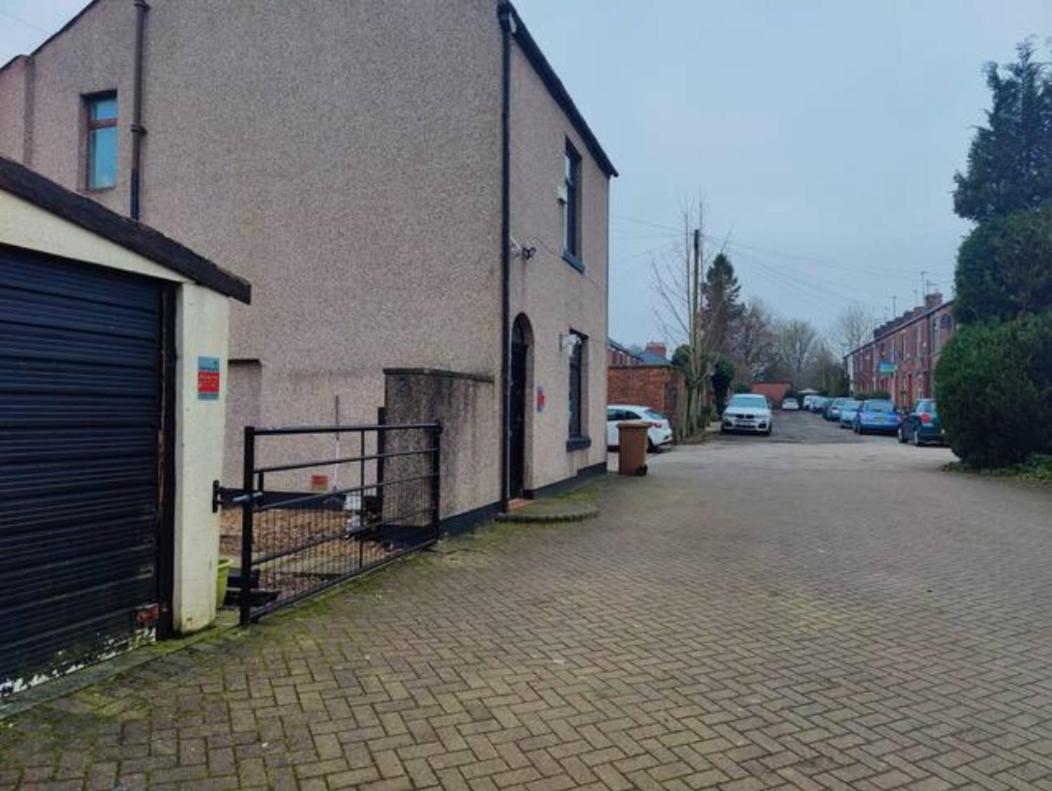 Stylish 2BR Stay in Rochdale view 5