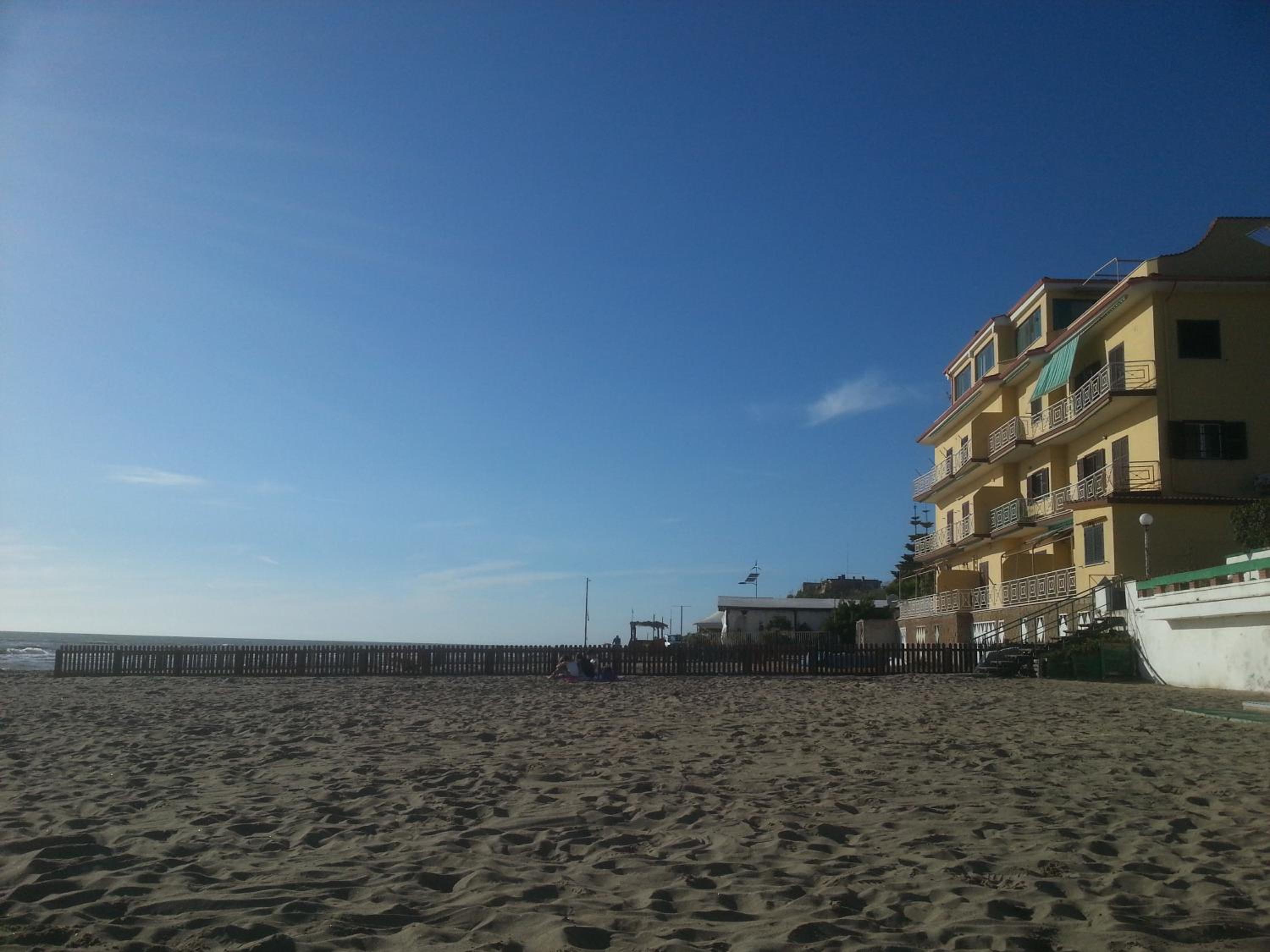 Hotel Sulla Spiaggia - Image 1