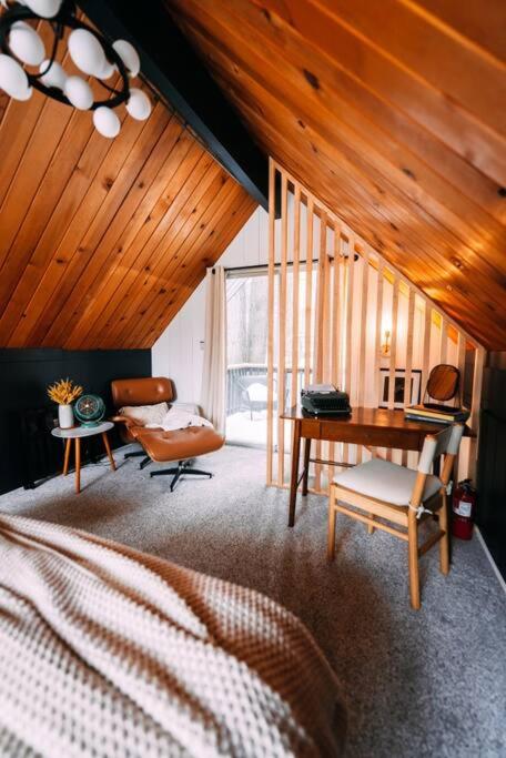 Lightfoot Cabin Mid-Century Perfect Romantic Getaway Hot Tub Sauna view 2
