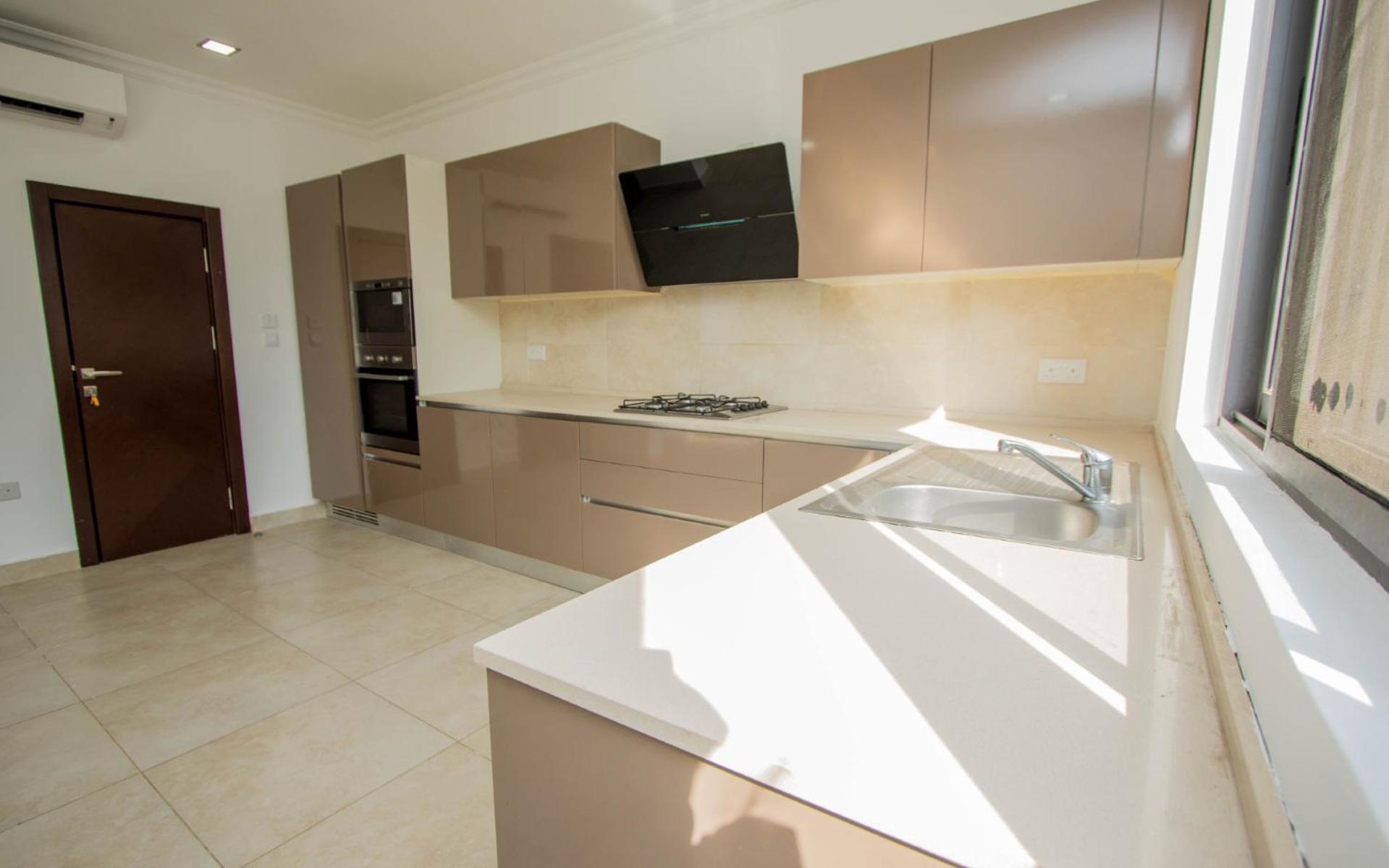 Stay Play Away Residences - Luxury 5 bed, Airport Residential view 3