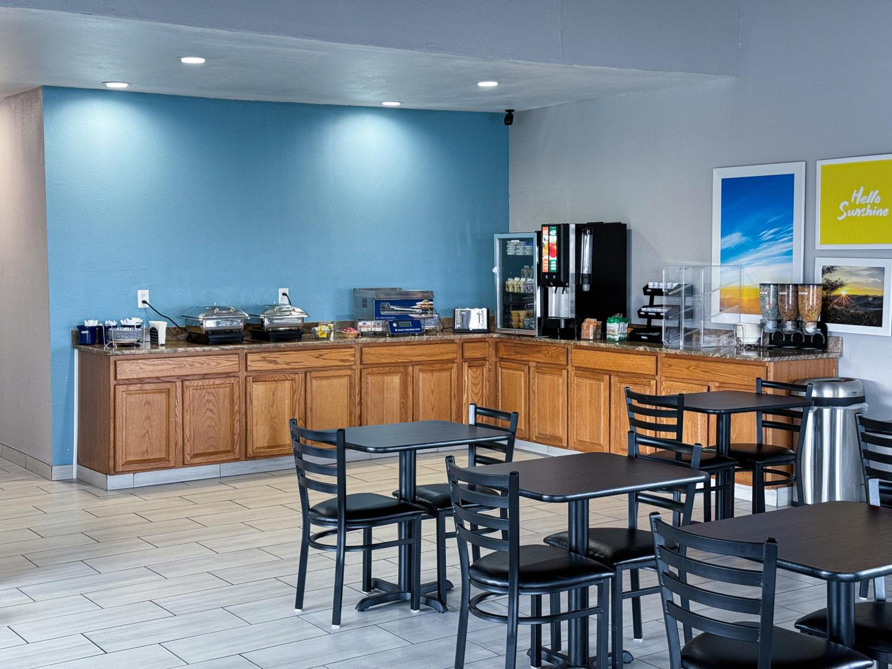 Destin Vacations - Days Inn  Suites by Wyndham Santa Rosa, NM - Property Image 2