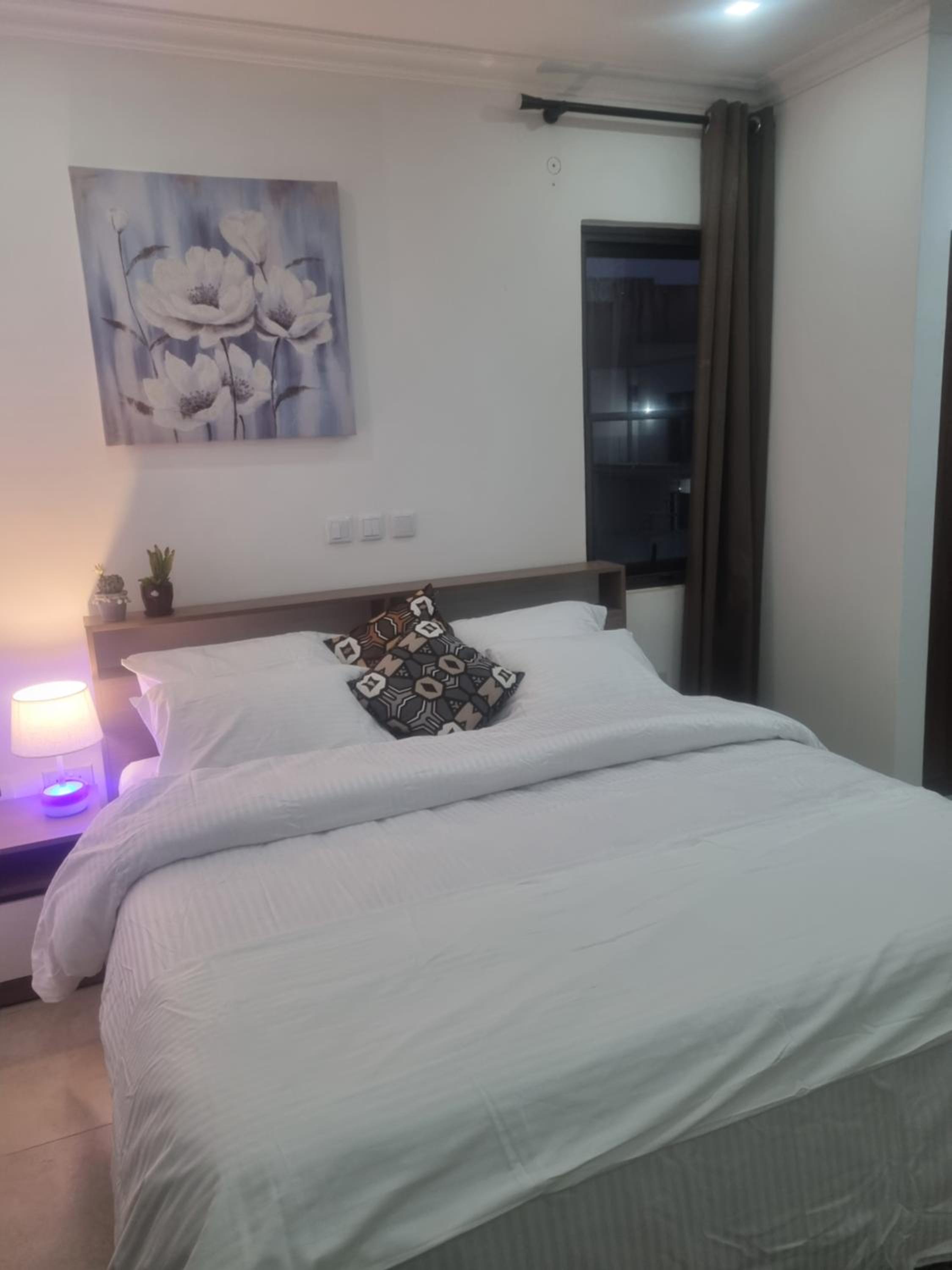 Stay Play Away Residences - Luxury 5 bed, Airport Residential view 4