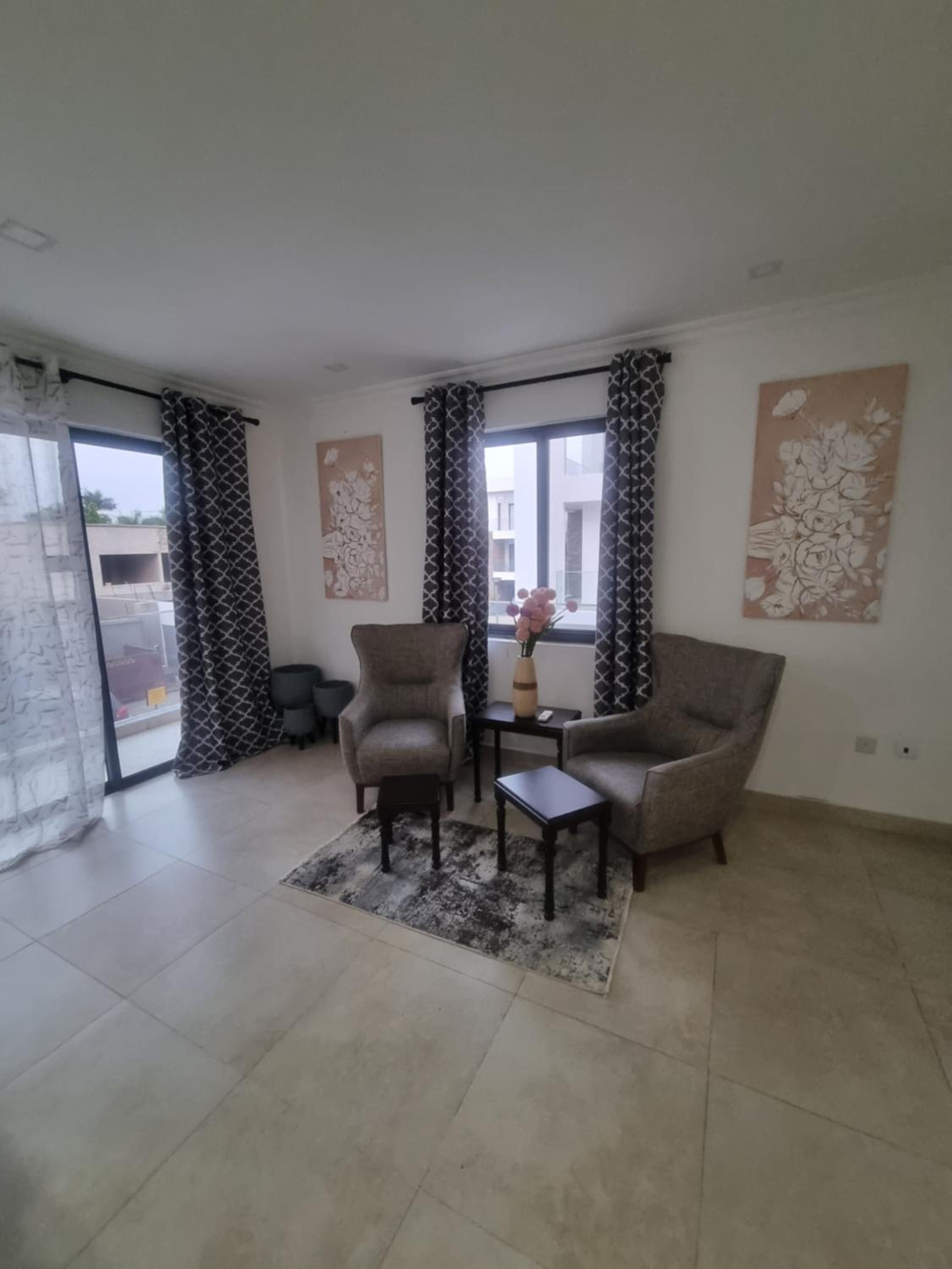 Stay Play Away Residences - Luxury 5 bed, Airport Residential view 2