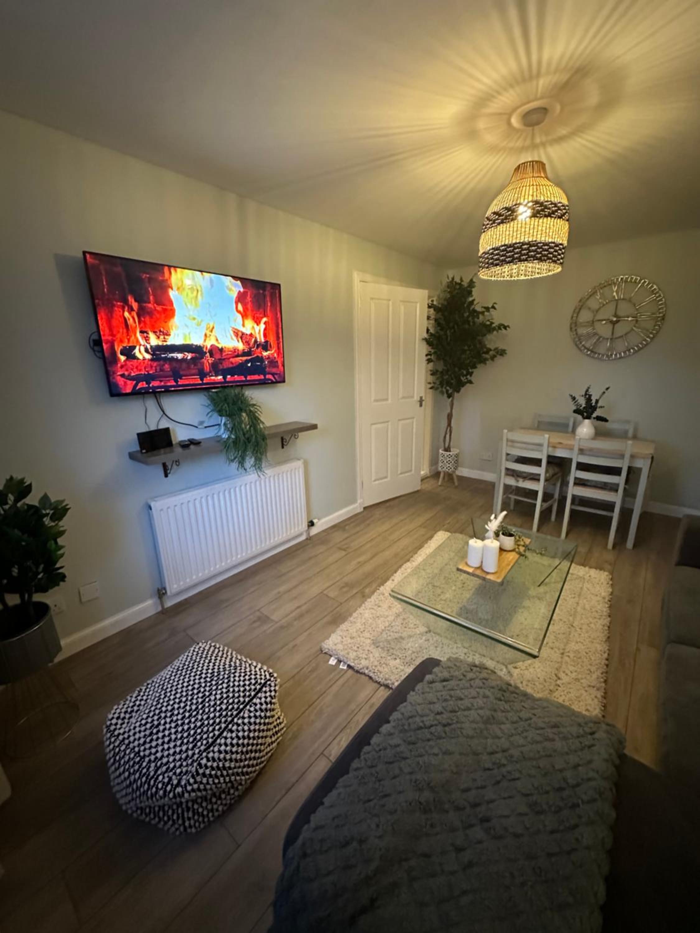 Lovely modern 2 bedrom unit close to city center view 2