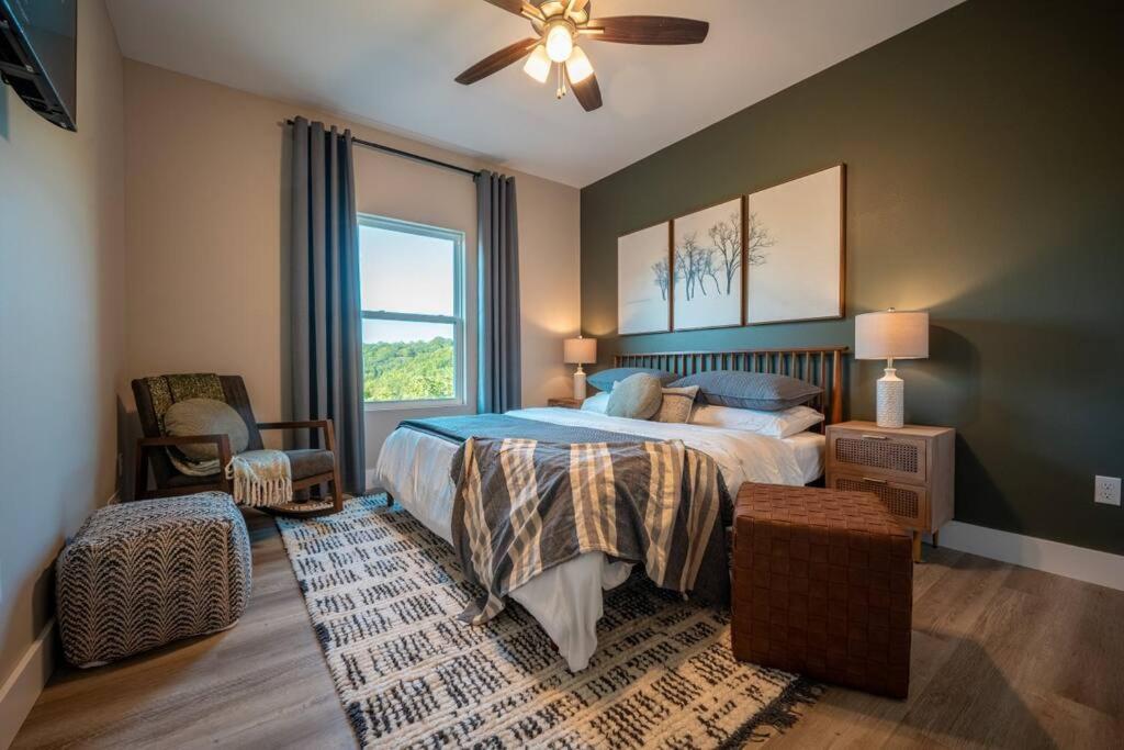 *Private Hot Tub Gameroom 1 mi Silver Dollar City* view 5