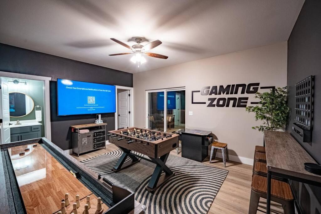 *Private Hot Tub Gameroom 1 mi Silver Dollar City* view 4