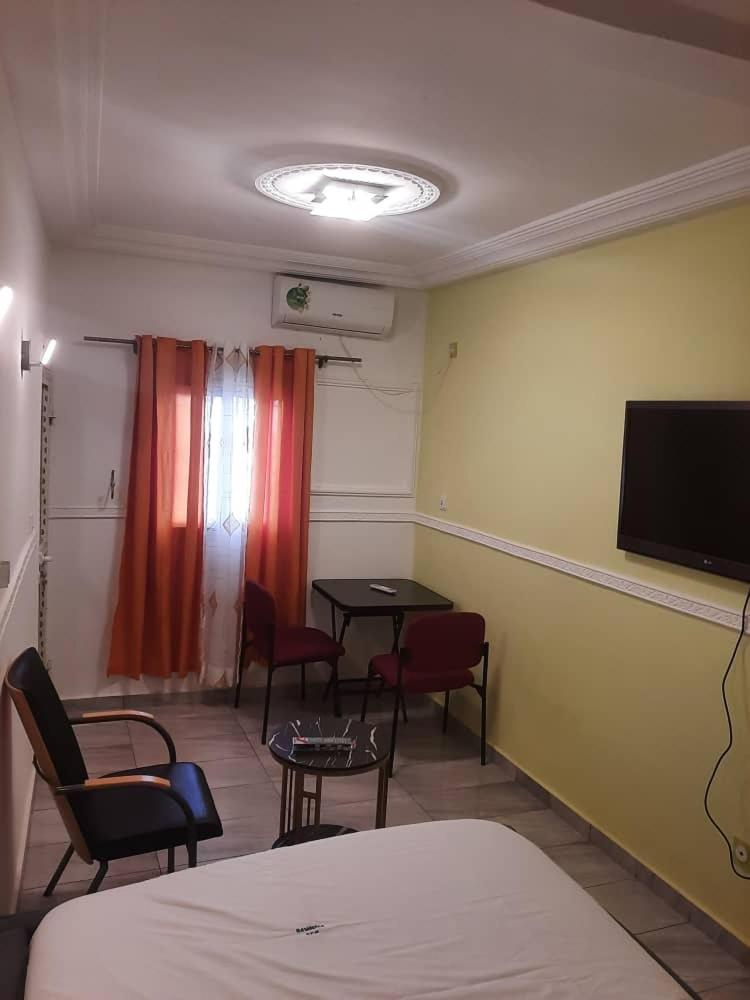 RESIDENCE P P M Odza