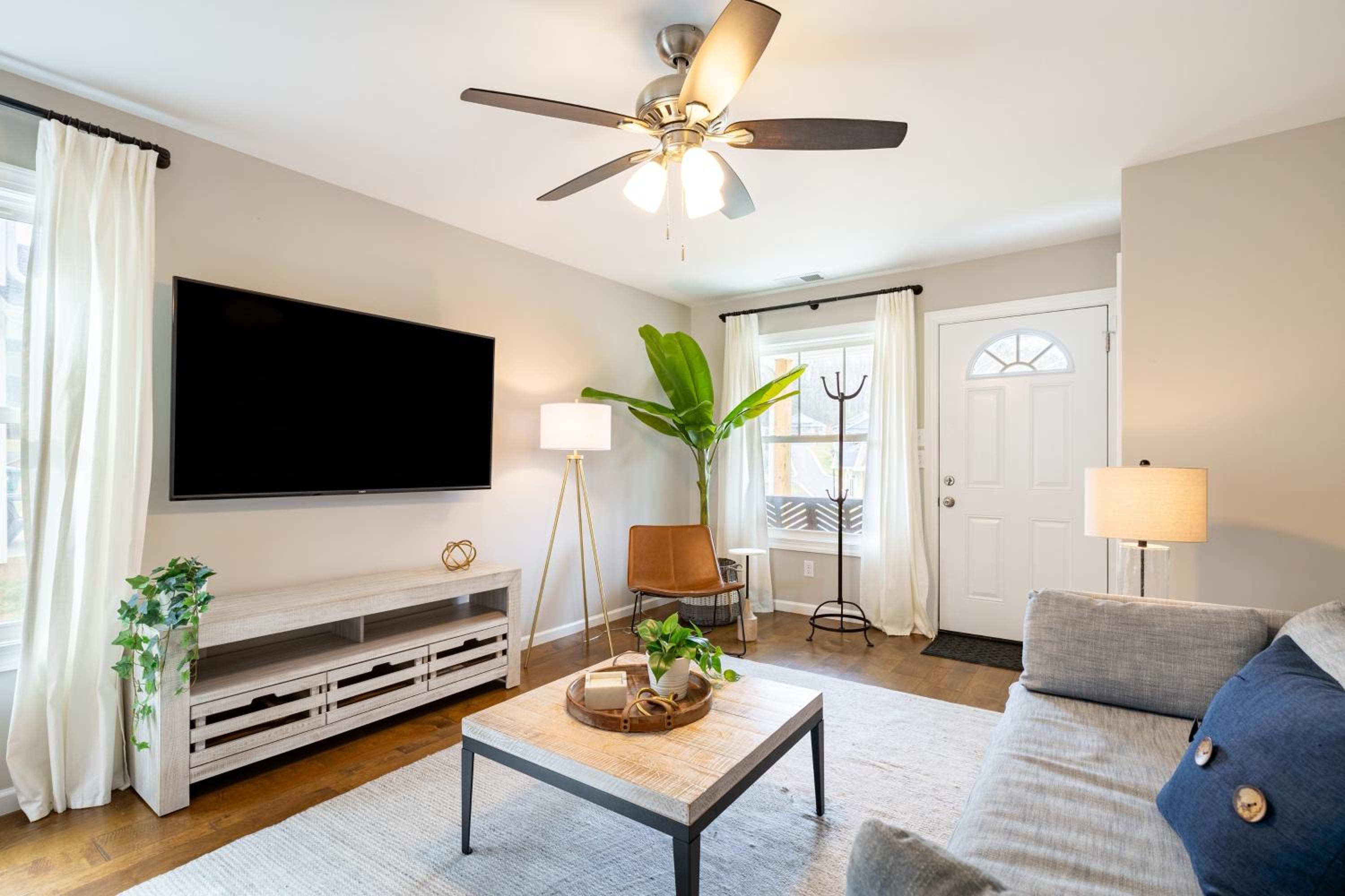 Silver Maple by AvantStay Modern Stylish Haven