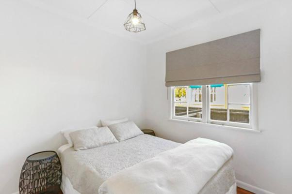 Central and Affordable - Cute Art Deco view 5