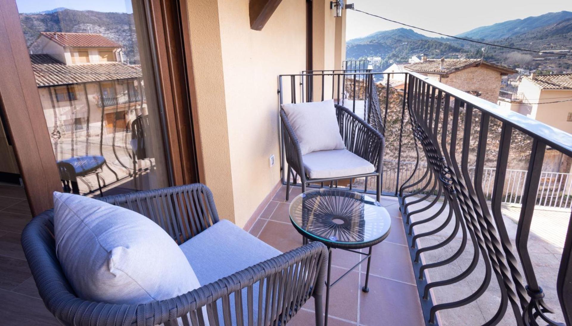 El sueño del Búho 5. Un dormitorio con chimenea view 2