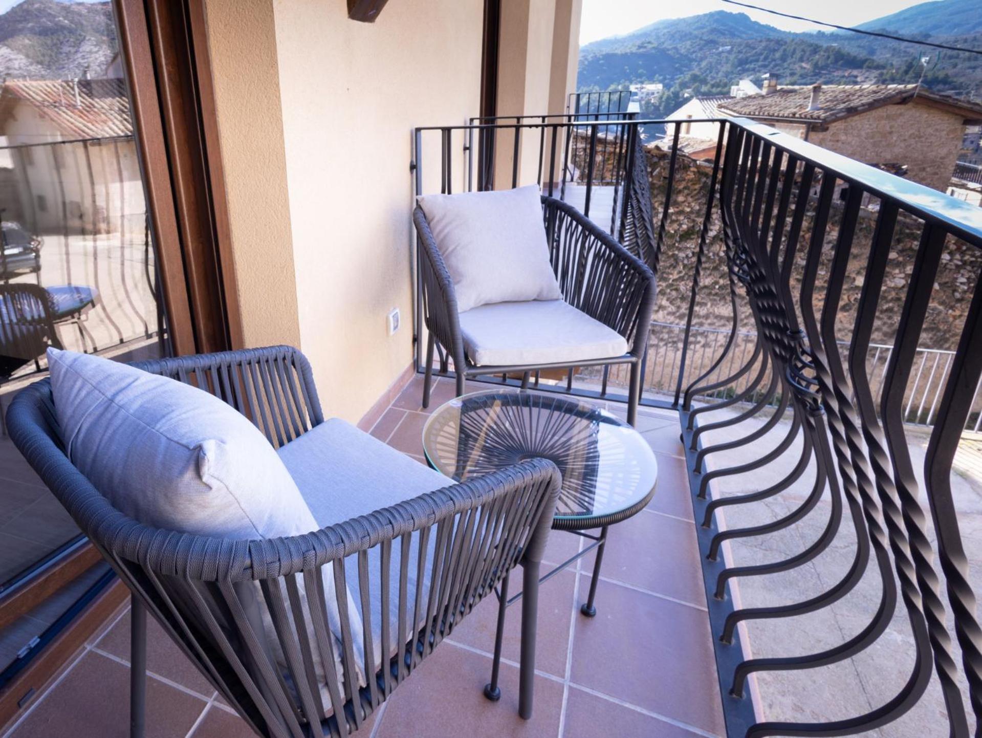El sueño del Búho 5. Un dormitorio con chimenea view 3