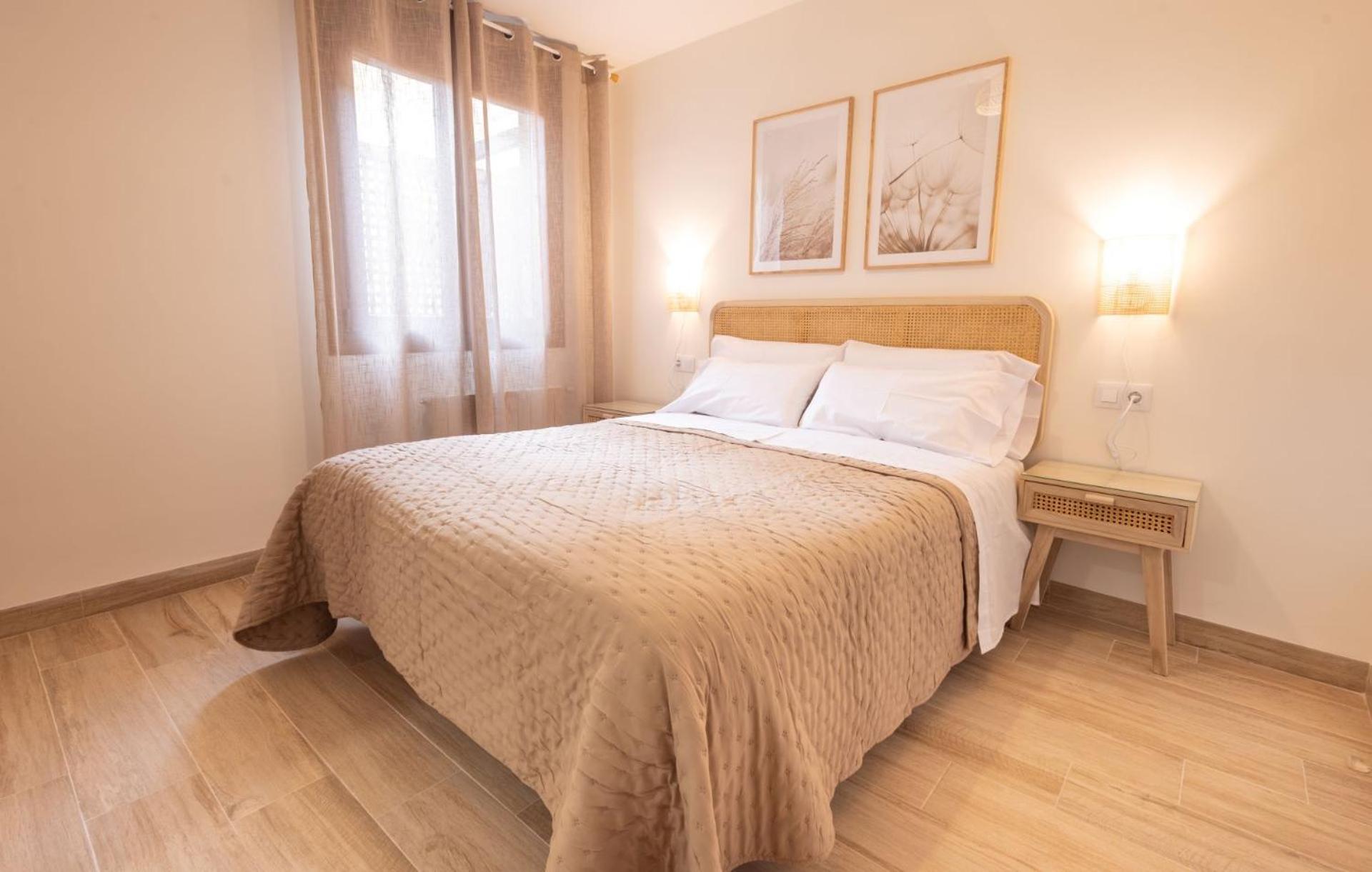 El sueño del Búho 5. Un dormitorio con chimenea view 4