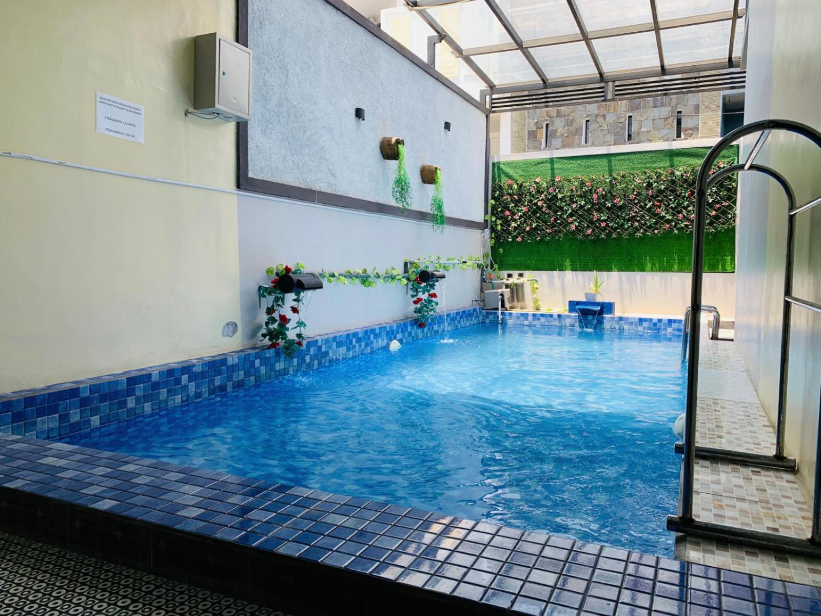 Villa Dengan Kolam Renang di Malang view 5
