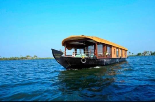 EGH Houseboats