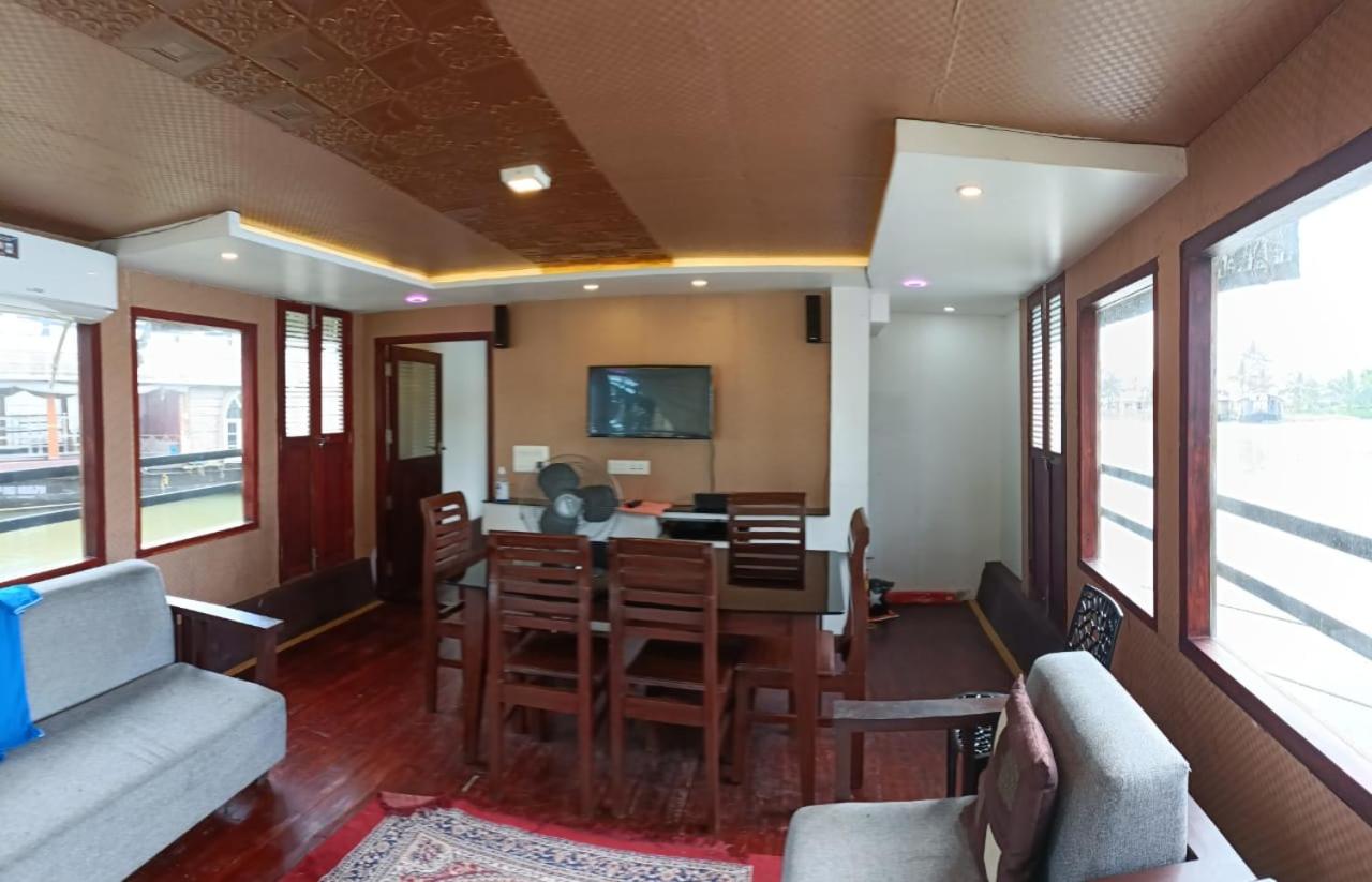 EGH Houseboats