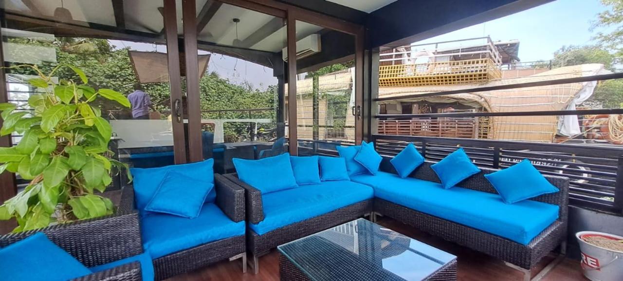 EGH Houseboats
