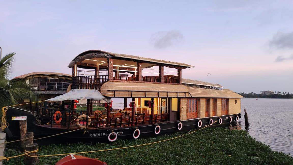 EGH Houseboats