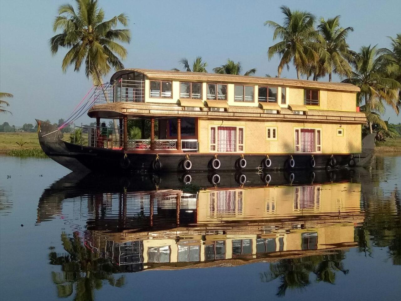 EGH Houseboats