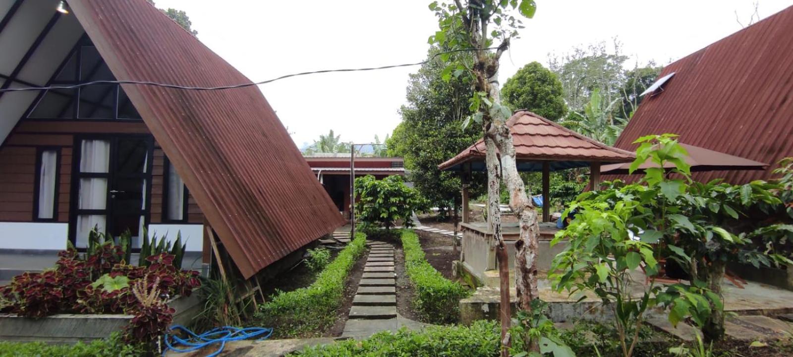 Jon's Paradise Villa and Resto view 3