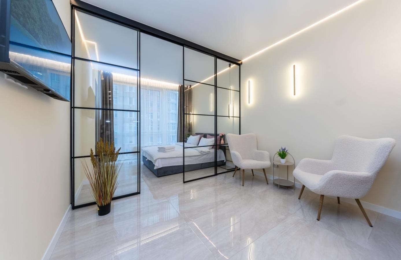 Nikira apartment 152 Smart Plaza Obolon metro Minsk
