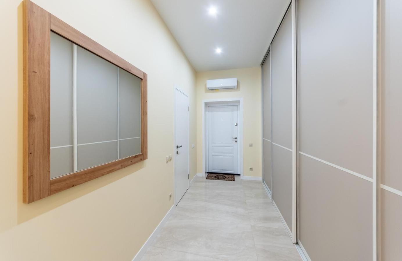 Nikira apartment 152 Smart Plaza Obolon metro Minsk