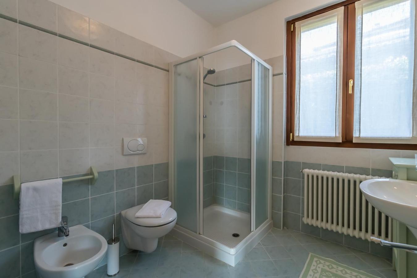 Il Borgo Apartment Menaggio en Menaggio — bathroom