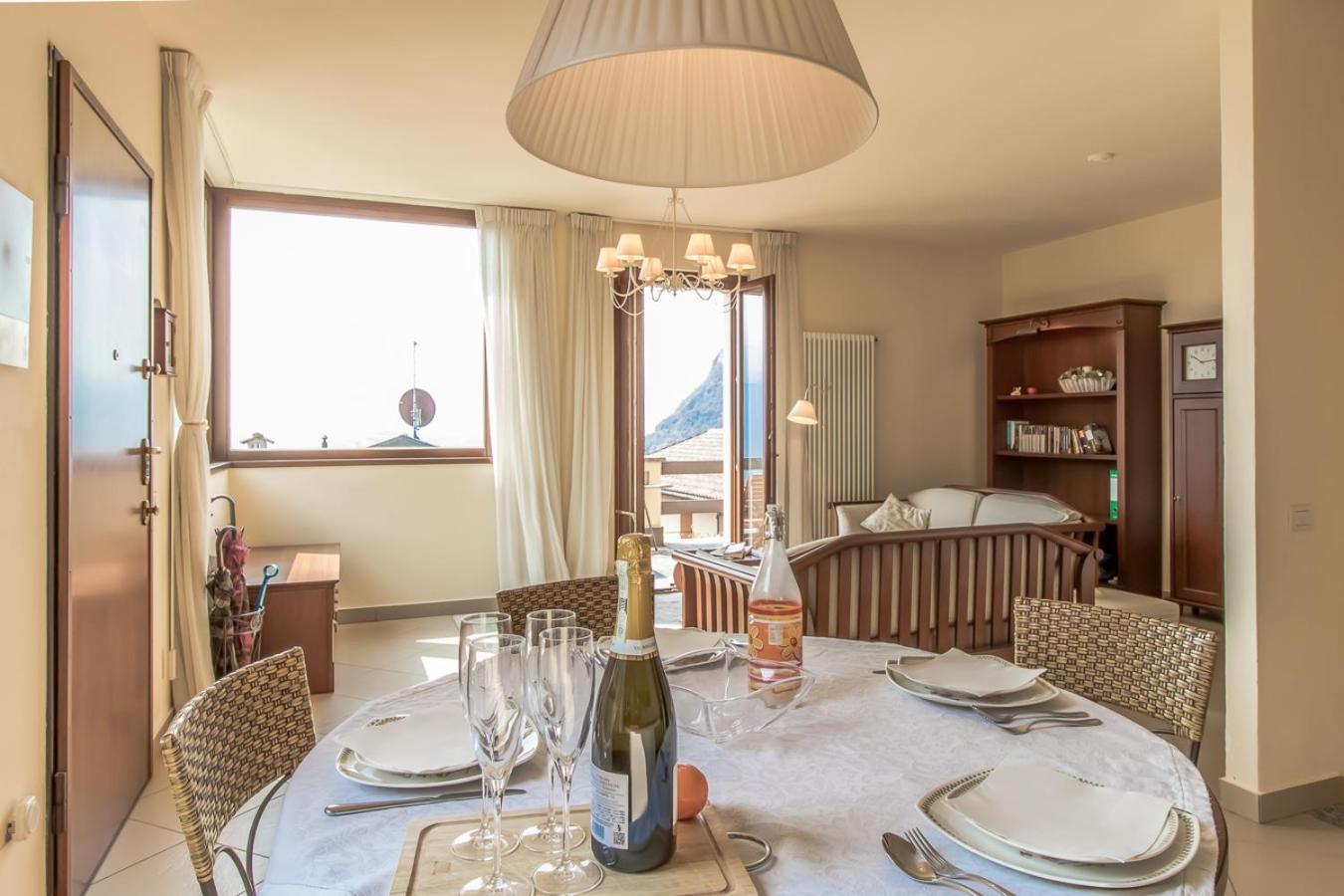 Il Borgo Apartment Menaggio en Menaggio — dining