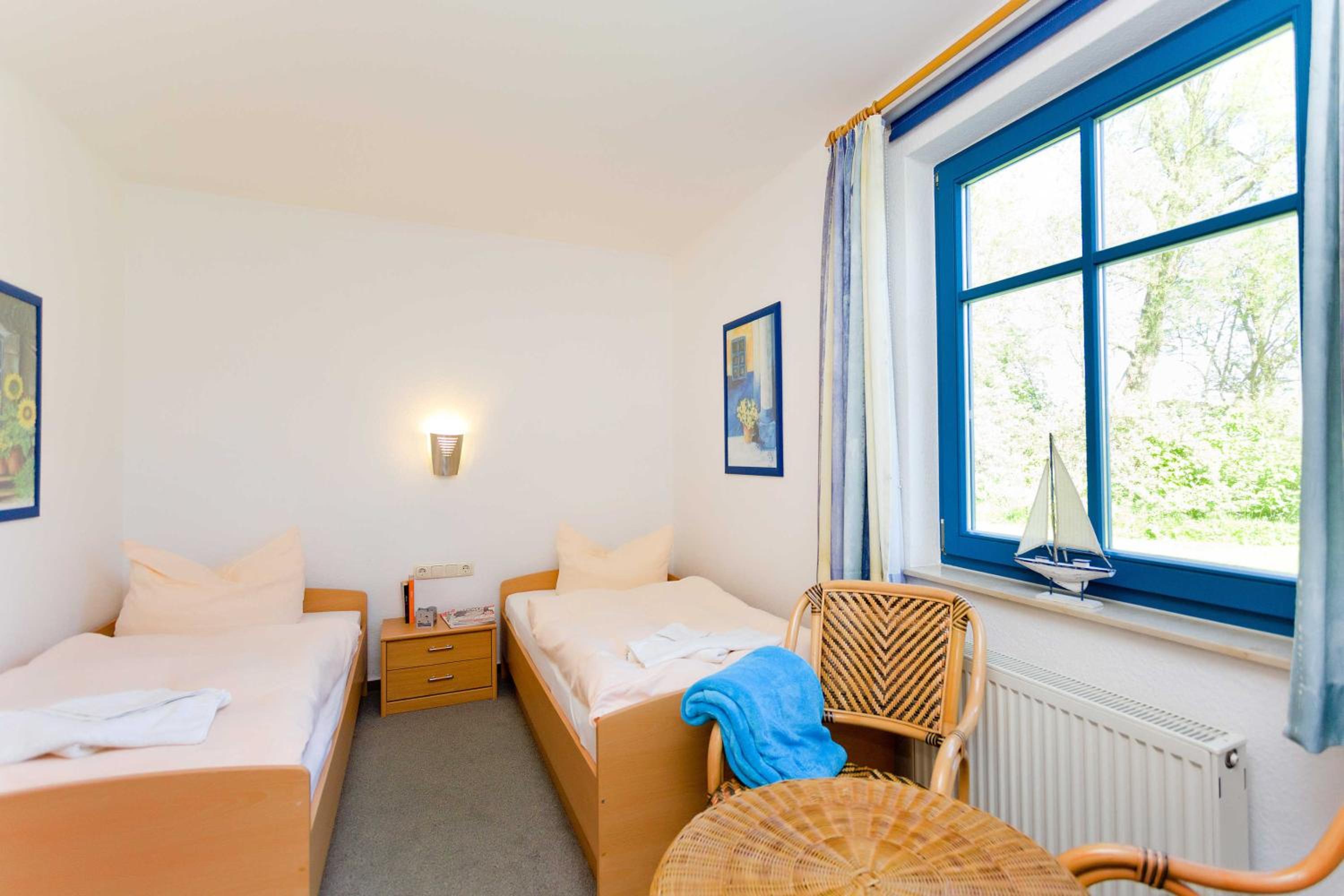 Reetdachhaus Eibe 2, Kaminofen, Sauna, 8 Personen, W-Lan view 2