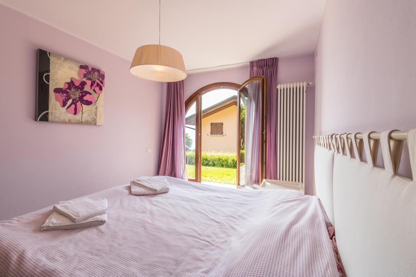 Il Borgo Apartment Menaggio en Menaggio — hotel room