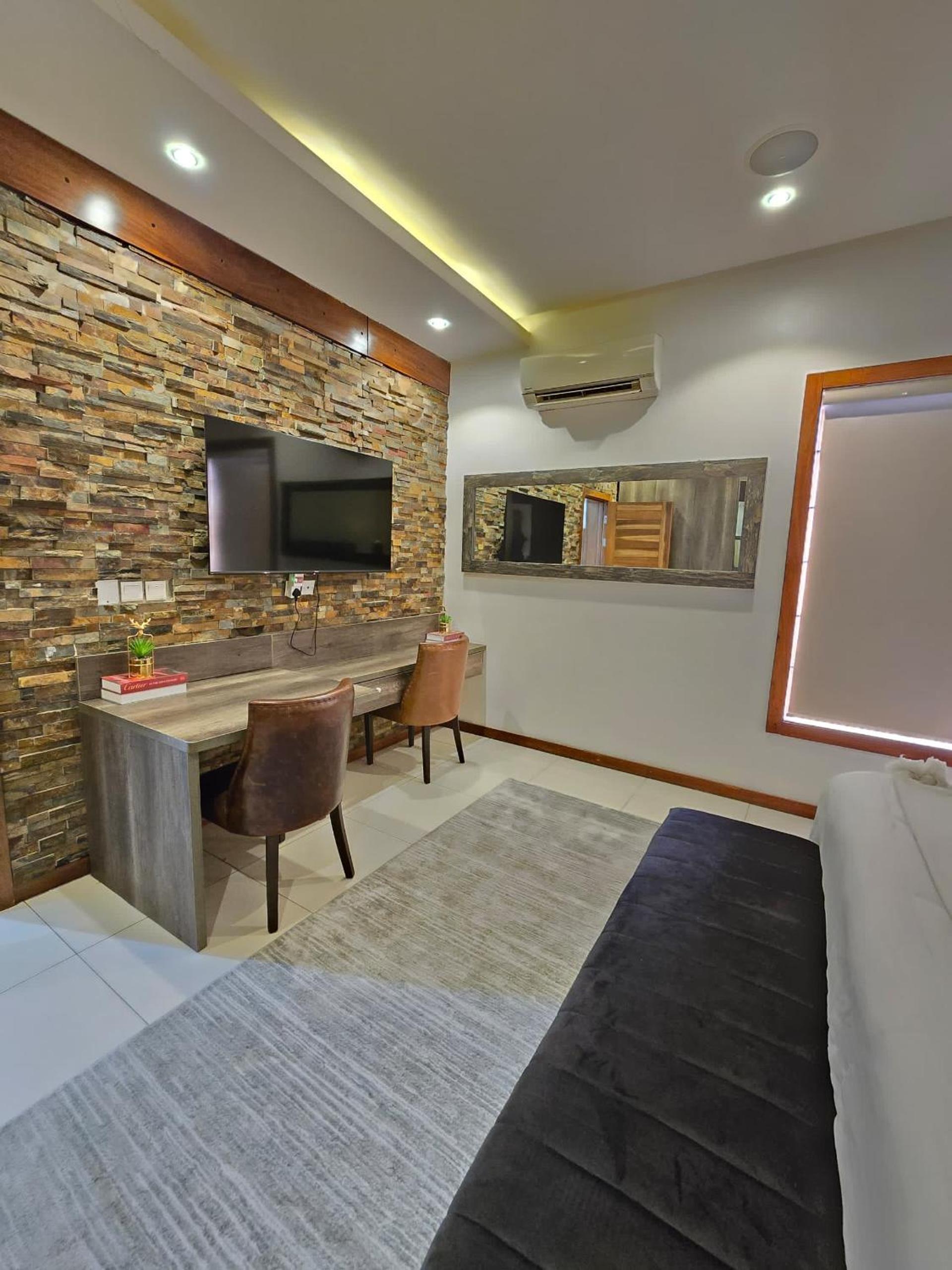 Serene Manor Captivating 1-Bed Apartment in Lekki view 4