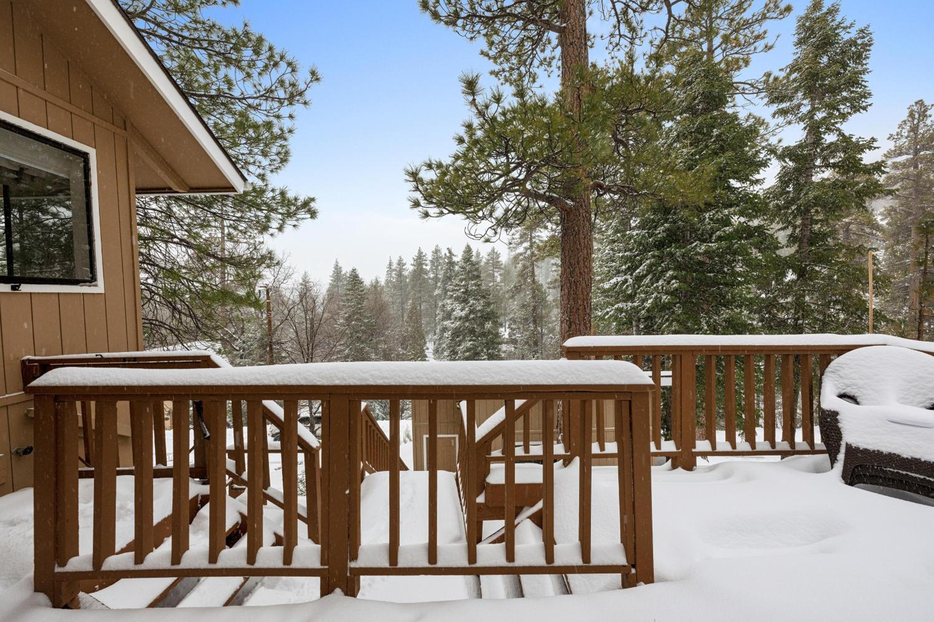 Fawnskin Lake Chalet - Close to Lake view 5