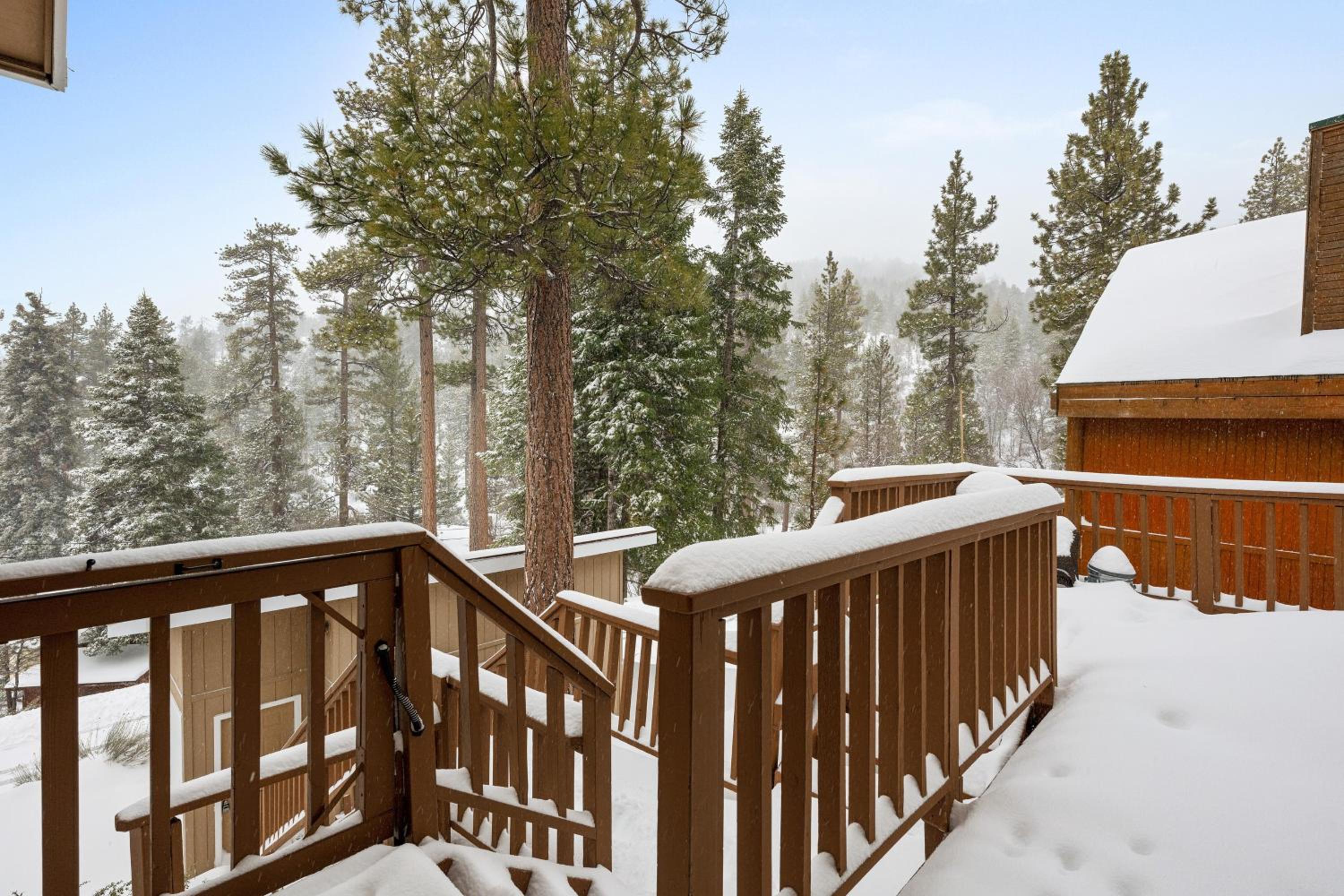 Fawnskin Lake Chalet - Close to Lake view 4