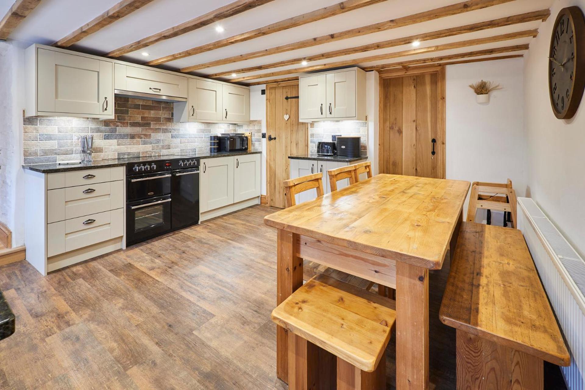 Host & Stay - Badger Cottage view 4
