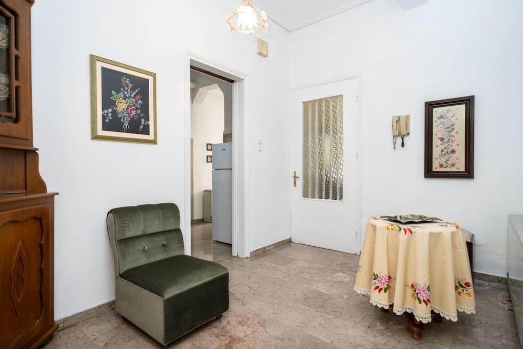 Theoni Central Apartment