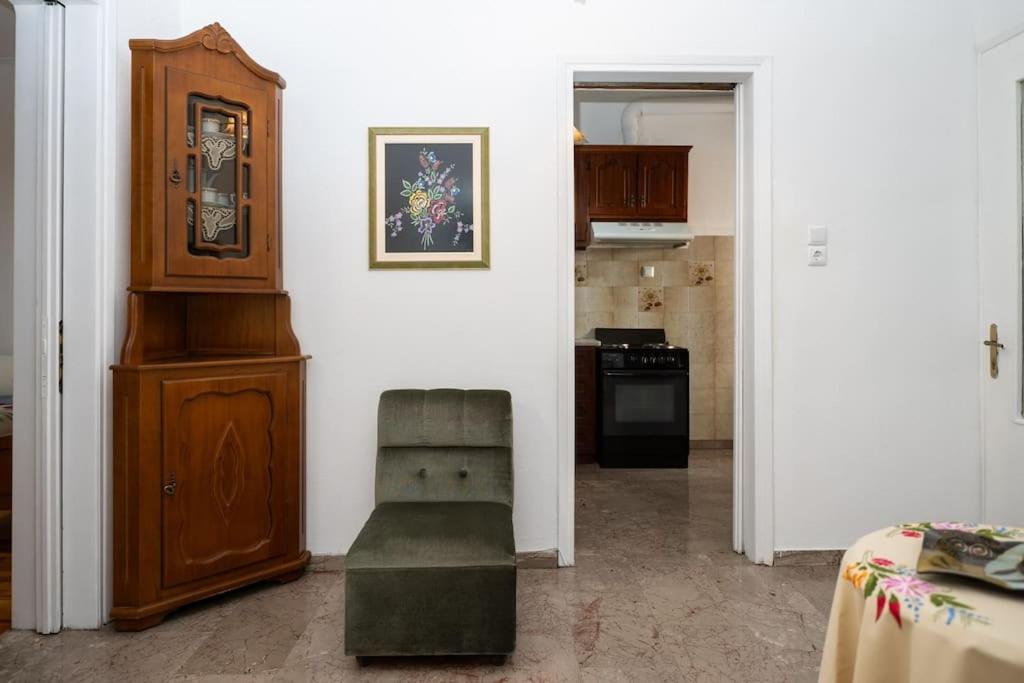 Theoni Central Apartment