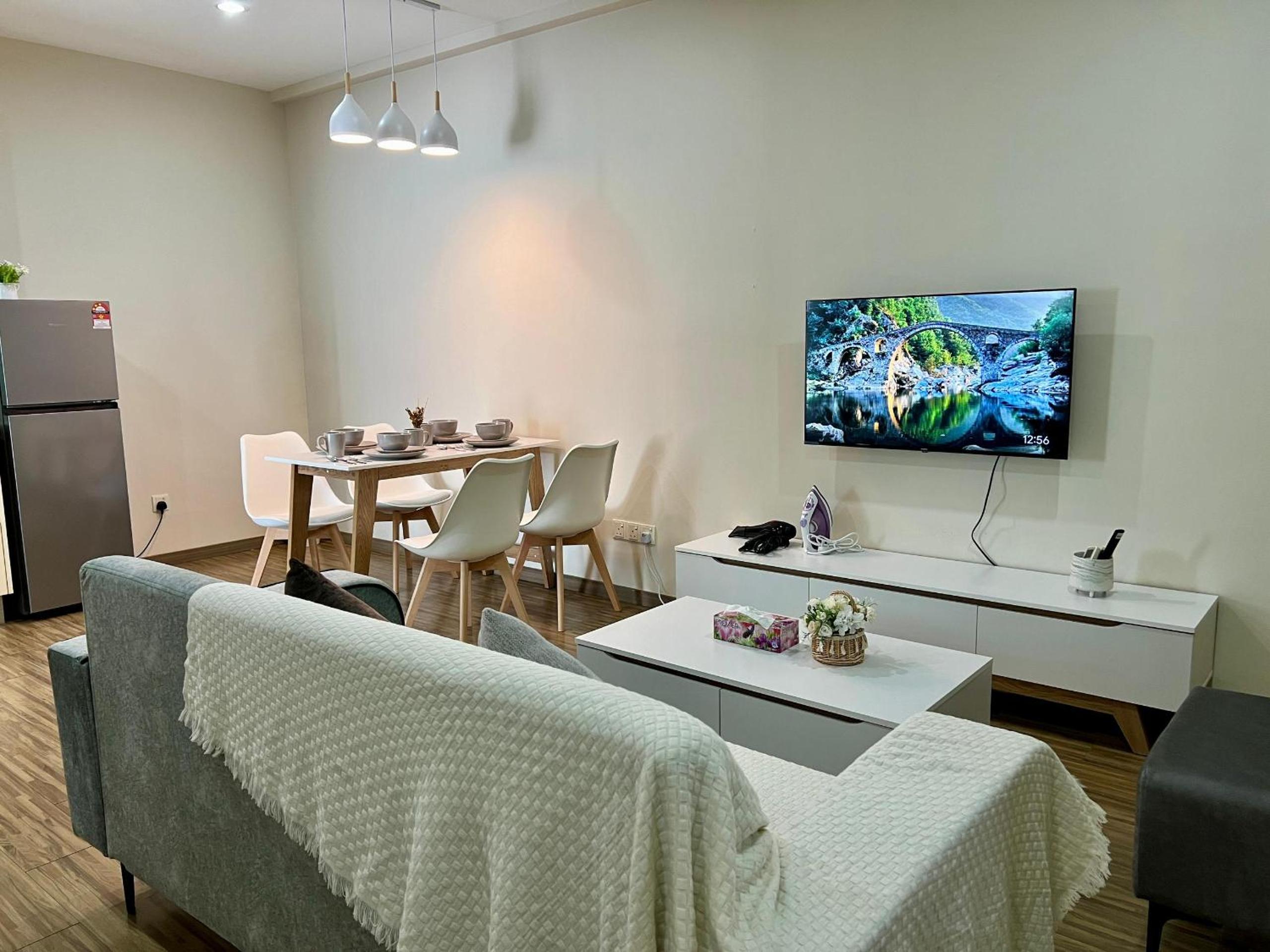 30 OFF Monthly l 4Pax Designer Suite by CITYSPACE