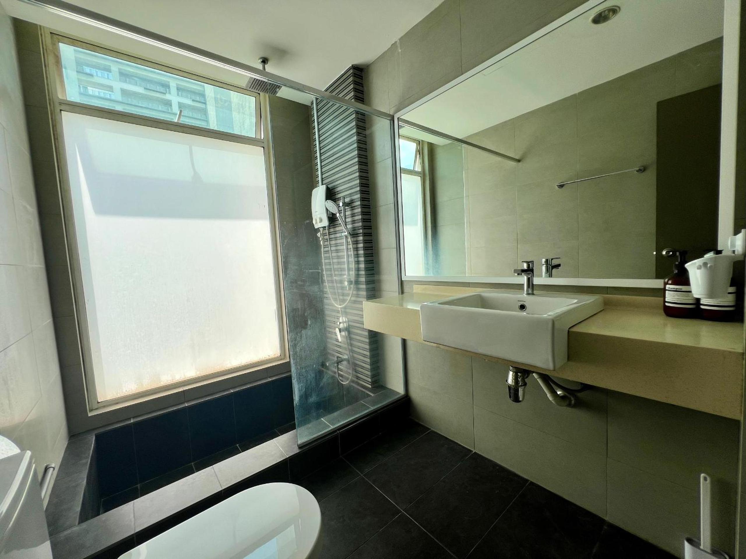 30 OFF Monthly l 4Pax Designer Suite by CITYSPACE