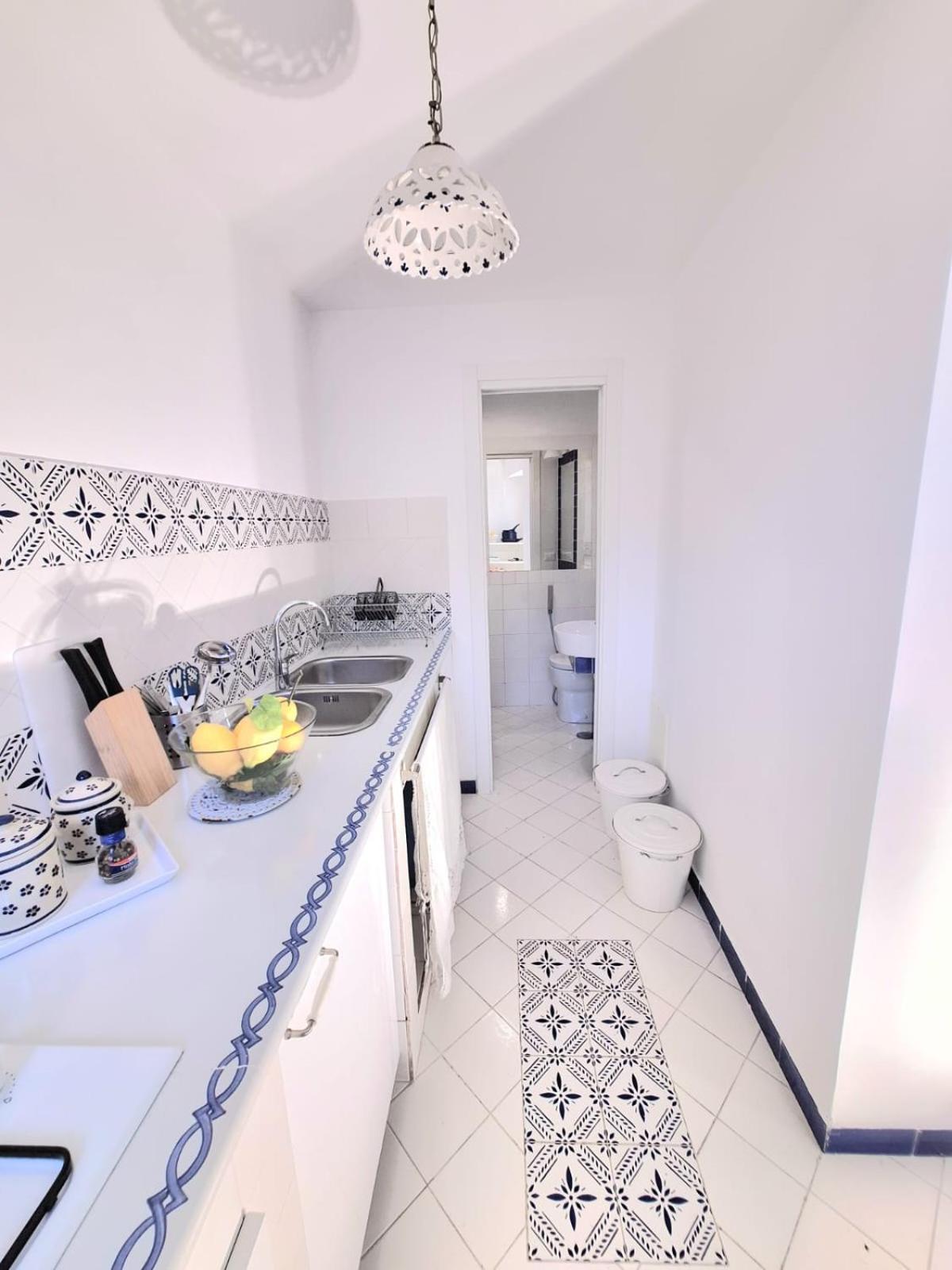 FRANCESCA'S HOUSE en Minori — kitchen