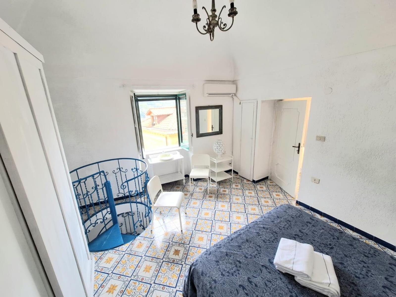 FRANCESCA'S HOUSE en Minori — hotel room