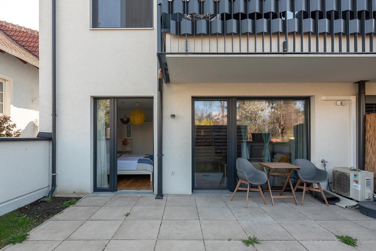 Schönes Apartment mit Garten und Tiefgarage