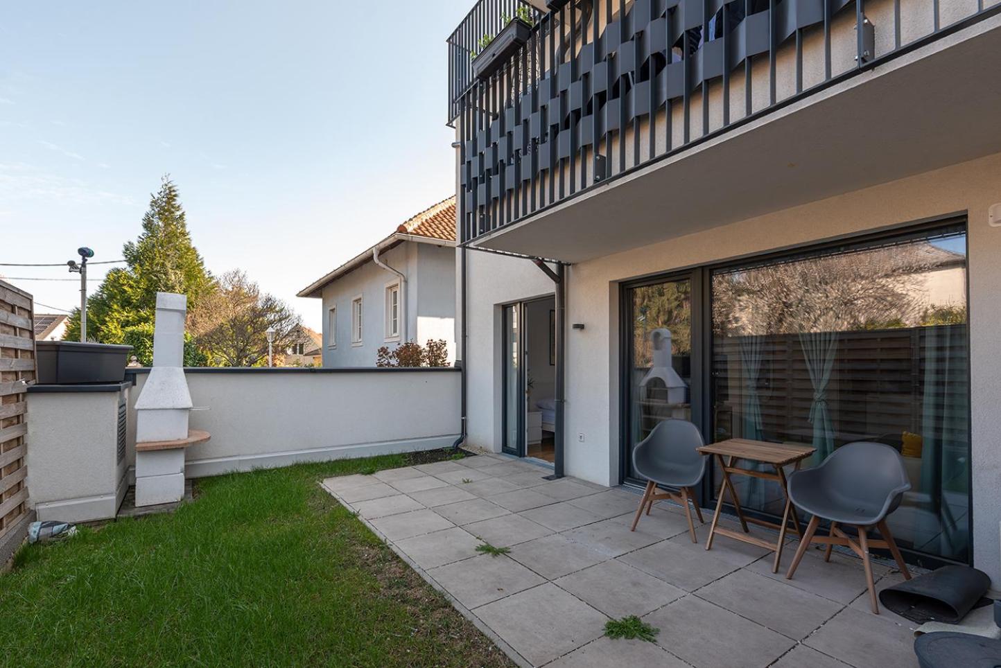 Schönes Apartment mit Garten und Tiefgarage