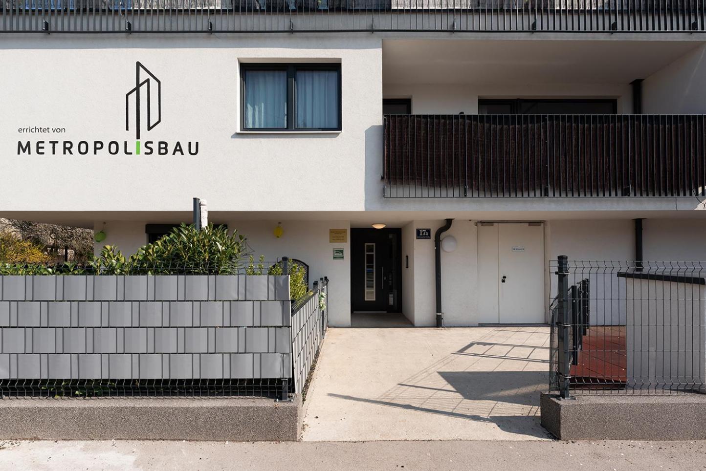 Schönes Apartment mit Garten und Tiefgarage
