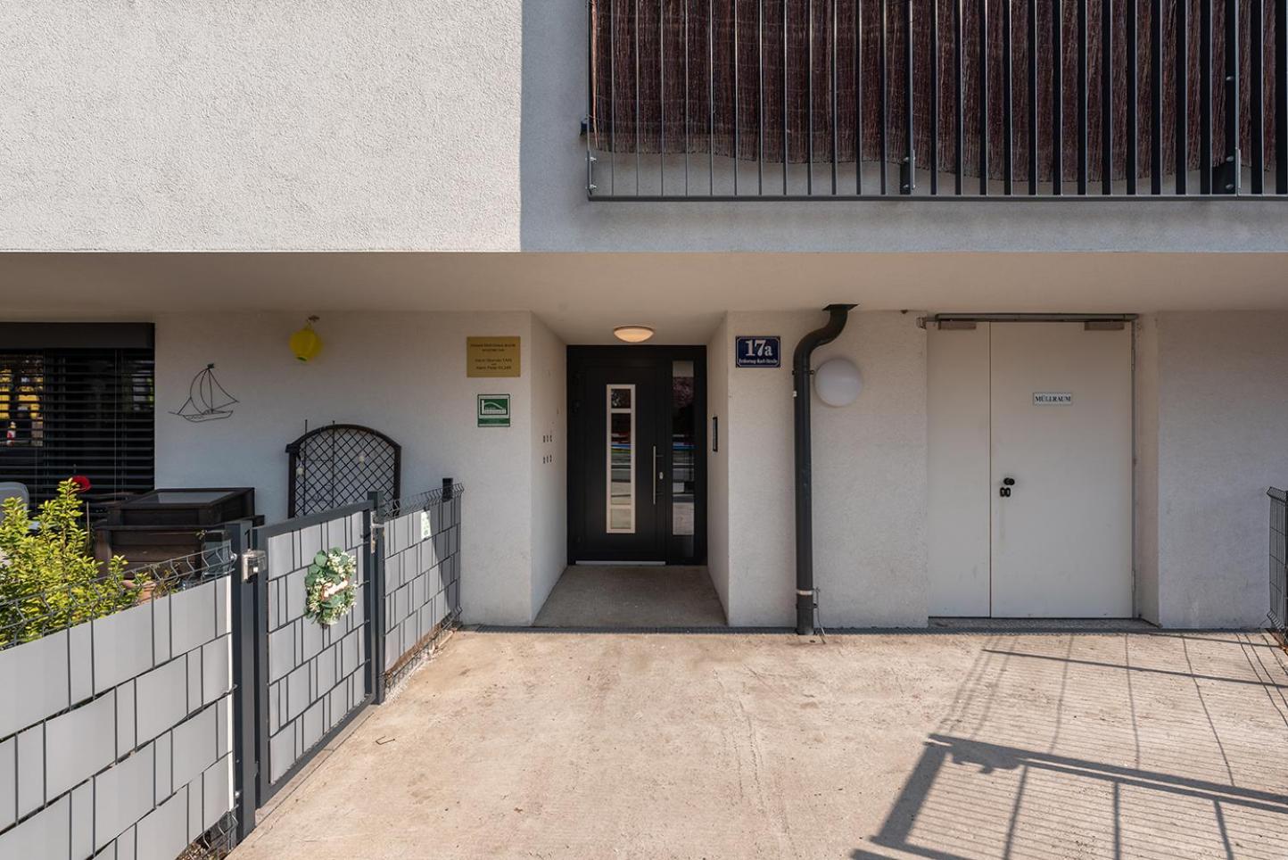Schönes Apartment mit Garten und Tiefgarage