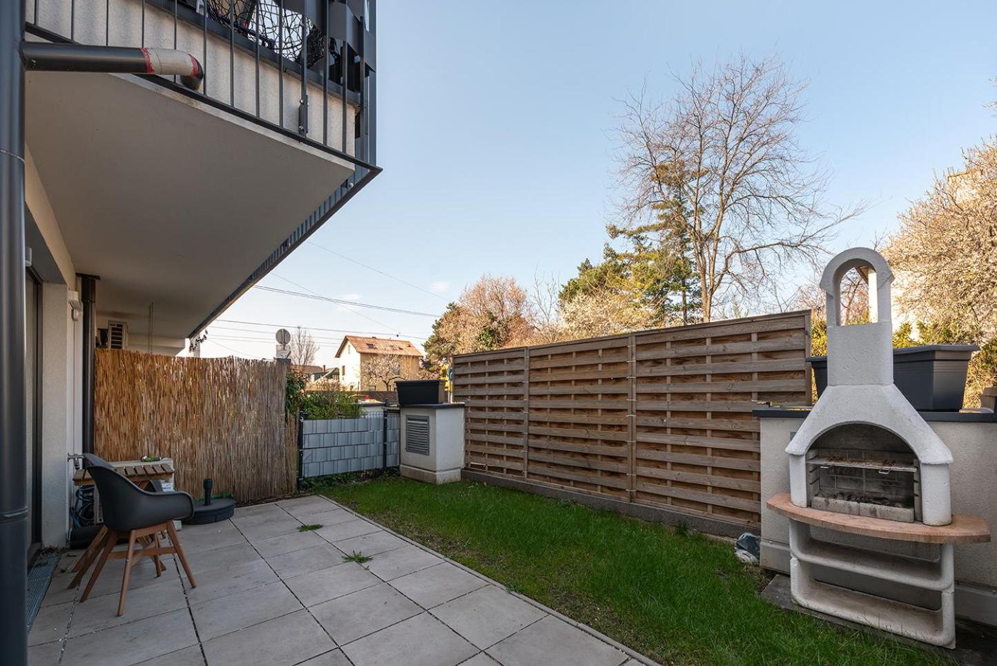Schönes Apartment mit Garten und Tiefgarage