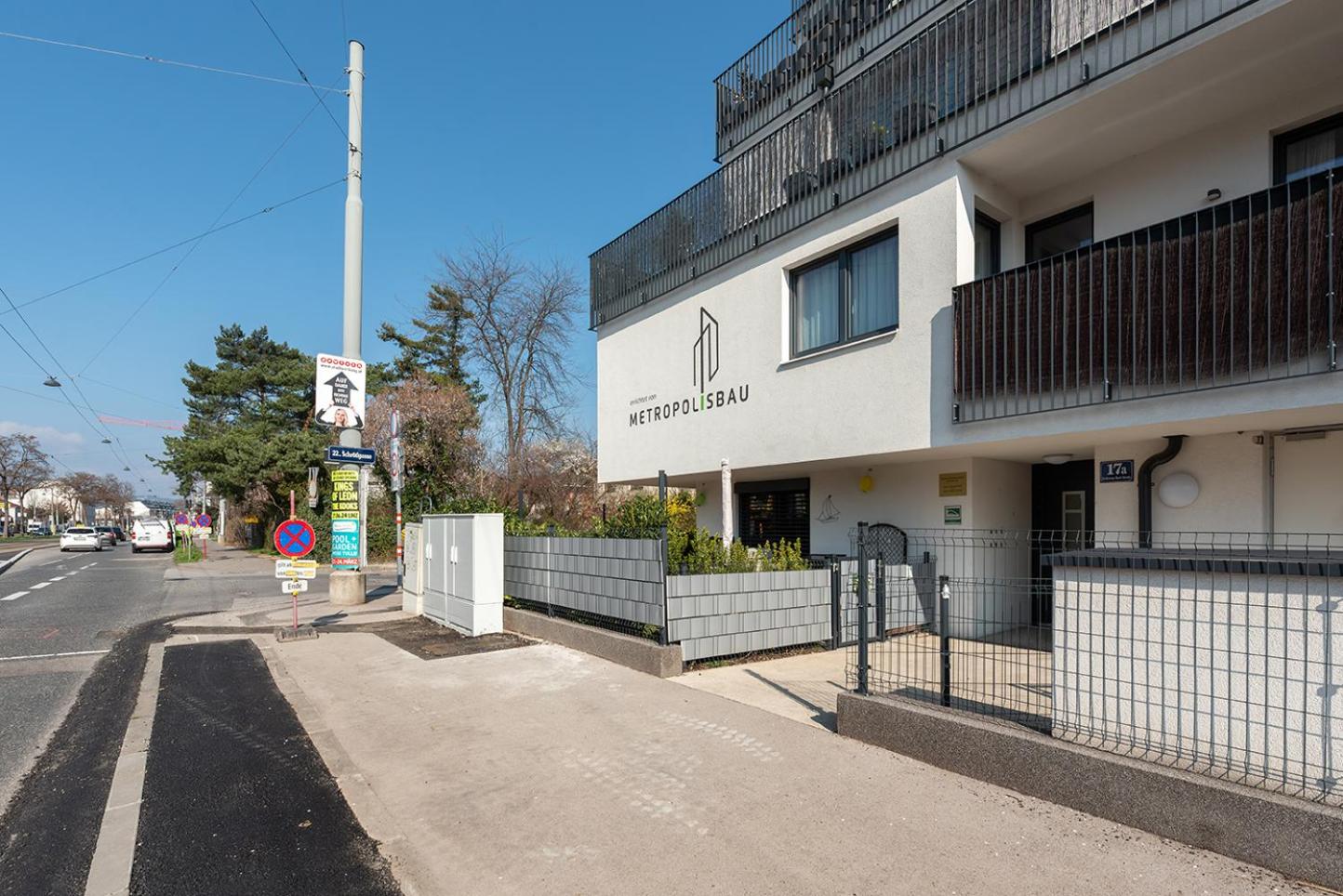 Schönes Apartment mit Garten und Tiefgarage