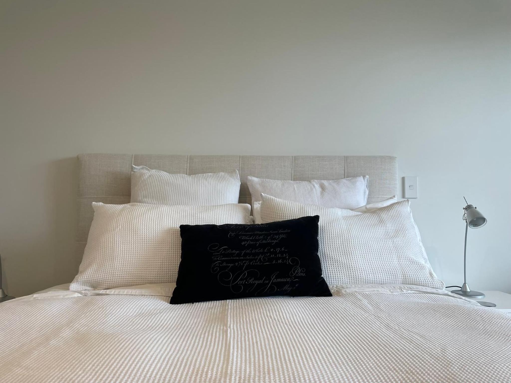 Luxury 1 Bedroom Studio In CBD Close to Convention Centre view 2