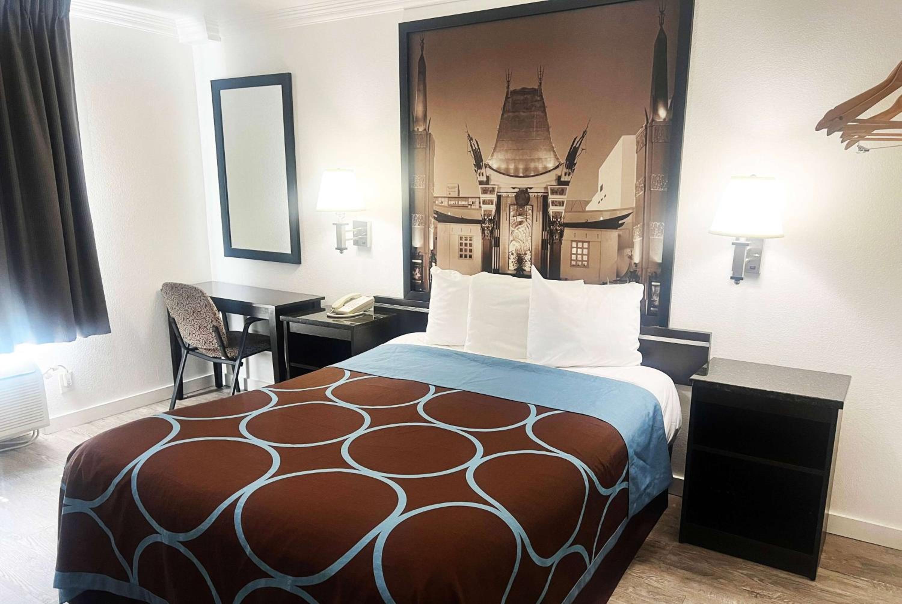 Super 8 by Wyndham Hollywood/LA Area